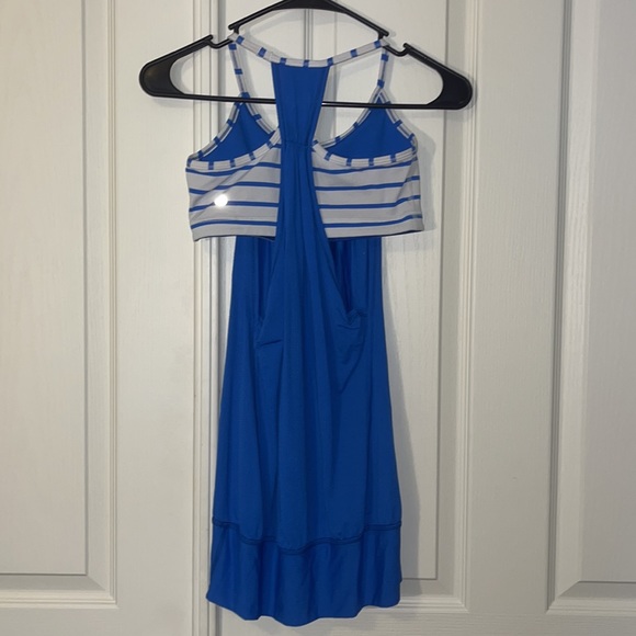 Lululemon tank top size 4 with built in sports bra - Picture 4 of 6